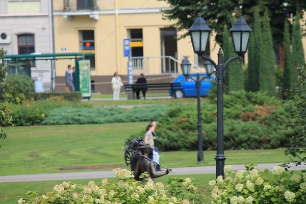 Park next to opera house in Riga
